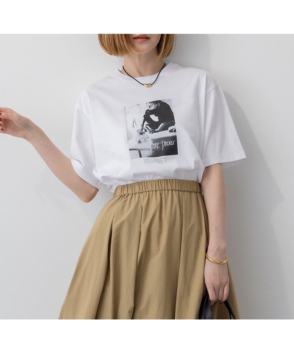 【23区/NIJYUSANKU】の【洗える】JANE PACKERコラボ フォトプリント Tシャツ インテリア・キッズ・メンズ・レディースファッション・服の通販 founy(ファニー) 　ファッション　Fashion　レディースファッション　Fashion for Women　トップス・カットソー　Cut & Sew Tops　シャツ・ブラウス・オフィスカジュアル　Elegant Blouses & Button-Ups　ロングTシャツ・Tシャツ　Longline T-Shirts & Tees　カットソー・ベーシックTシャツ　Cut-and-Sewn Tops / Stretch Tees & Basics　春　Spring　洗える　Machine Washable　カットソー　Cut and Sewn Top　コラボ　Collaboration, Collab　シンプル　Simple, Minimal　スペシャル　Special, Limited Edition　デニム　Denim, Jeans Material　なめらか　Smooth, Silky Texture　フラワー　Flower, Floral　プリント　Print, Printed Pattern　ボトム　Bottoms, Lower Wear　モノトーン　Monotone, Black and White　S/S・春夏　SS, Spring/Summer, Warm Season　夏　Summer　エレガント 上品　Elegant　2025年　2025　2025春夏・S/S　Spring/Summer 2025 SS25　ホワイト|ID: prp329100004869275 ipo3291000000036287510