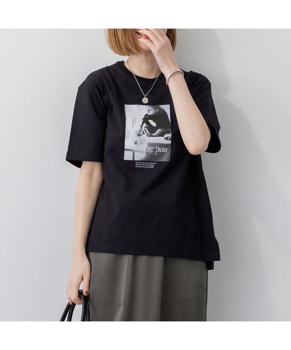 【23区/NIJYUSANKU】の【洗える】JANE PACKERコラボ フォトプリント Tシャツ インテリア・キッズ・メンズ・レディースファッション・服の通販 founy(ファニー) 　ファッション　Fashion　レディースファッション　Fashion for Women　トップス・カットソー　Cut & Sew Tops　シャツ・ブラウス・オフィスカジュアル　Elegant Blouses & Button-Ups　ロングTシャツ・Tシャツ　Longline T-Shirts & Tees　カットソー・ベーシックTシャツ　Cut-and-Sewn Tops / Stretch Tees & Basics　春　Spring　洗える　Machine Washable　カットソー　Cut and Sewn Top　コラボ　Collaboration, Collab　シンプル　Simple, Minimal　スペシャル　Special, Limited Edition　デニム　Denim, Jeans Material　なめらか　Smooth, Silky Texture　フラワー　Flower, Floral　プリント　Print, Printed Pattern　ボトム　Bottoms, Lower Wear　モノトーン　Monotone, Black and White　S/S・春夏　SS, Spring/Summer, Warm Season　夏　Summer　エレガント 上品　Elegant　2025年　2025　2025春夏・S/S　Spring/Summer 2025 SS25　ブラック|ID: prp329100004869275 ipo3291000000036287512