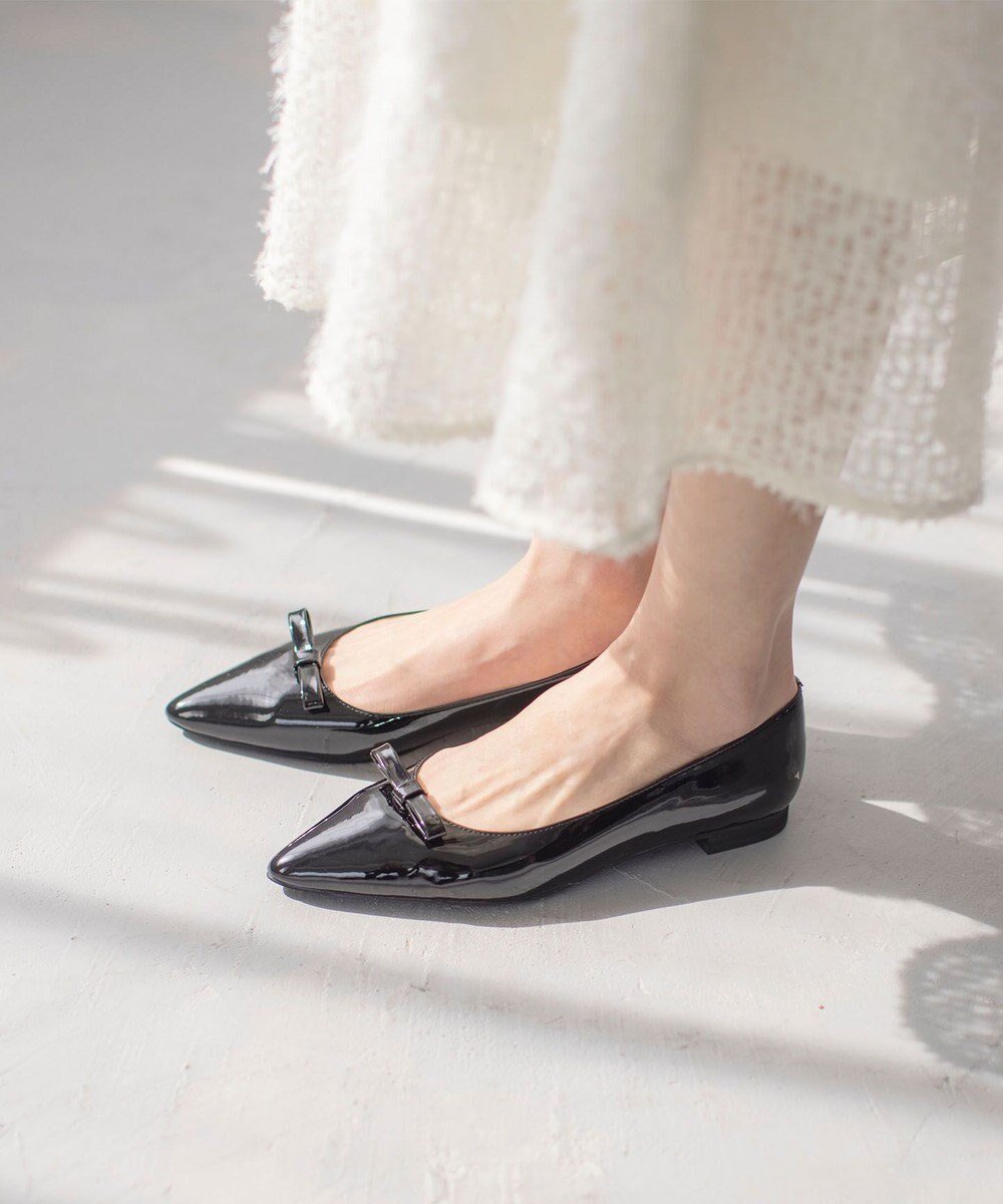 【組曲/KUMIKYOKU】の【晴雨兼用】ポインテッドリボンパンプス インテリア・キッズ・メンズ・レディースファッション・服の通販 founy(ファニー) 　ファッション　Fashion　レディースファッション　Fashion for Women　おすすめ　Recommended / Our Picks　エナメル　Patent Leather　フラット　Flat, Flat Shoes　リボン　Ribbon, Bow　ブラック系|ID: prp329100004869288 ipo3291000000036287706