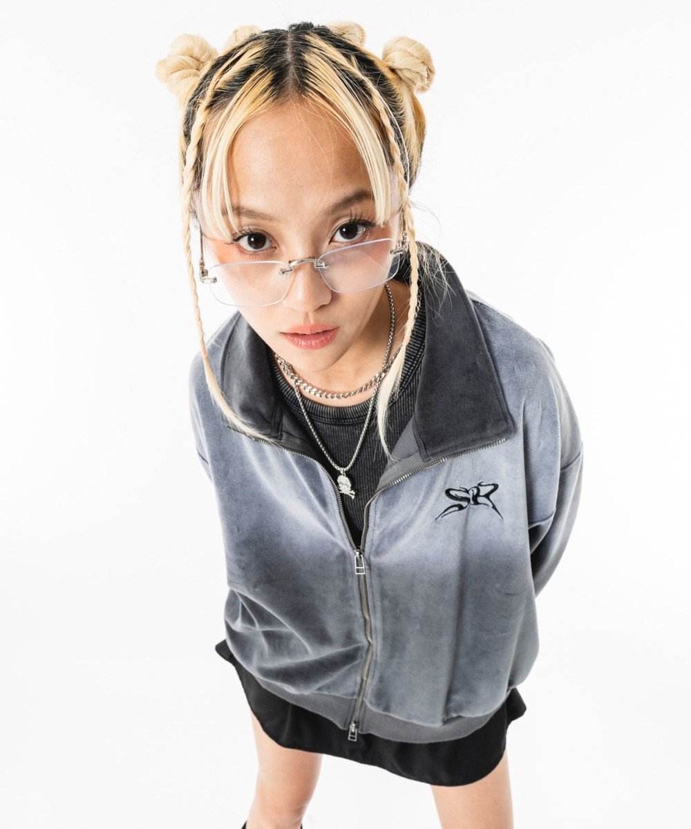 【ウィゴー/WEGO】の【ユニセックス着用ITEM】ブリーチロゴベロアトラックジャケット インテリア・キッズ・メンズ・レディースファッション・服の通販 founy(ファニー) 　ファッション　Fashion　レディースファッション　Fashion for Women　アウター　Coat / Outerwear Collection　レディースジャケット・軽アウター　Jackets　インナー　Innerwear　春　Spring　秋　Autumn　カーゴパンツ　Cargo Pants, Utility Pants　クール　Cool, Chic　スマホ　Smartphone, Mobile Device　タンク　Tank Top, Sleeveless Top　トレンド　Trend, Trending Now　なめらか　Smooth, Silky Texture　長袖　Long Sleeve, Full Sleeve　ブリーチ　Bleach, Washed Finish　プリント　Print, Printed Pattern　ベロア　Velour, Soft Velvet　ポケット　Pocket, Pocket Detail　羽織　Haori, Light Jacket　モノトーン　Monotone, Black and White　ワンポイント　One Point, Statement Accent　冬　Winter / This Winter　S/S・春夏　SS, Spring/Summer, Warm Season　夏　Summer　グレー|ID: prp329100004869351 ipo3291000000036288754