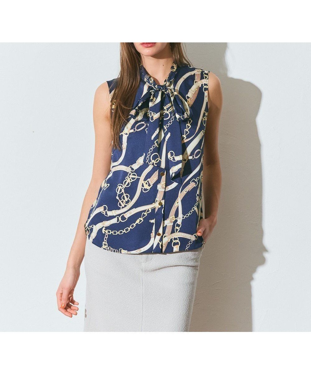 【グレース コンチネンタル/GRACE CONTINENTAL】のチェーンプリントボウタイブラウス インテリア・キッズ・メンズ・レディースファッション・服の通販 founy(ファニー) 　ファッション　Fashion　レディースファッション　Fashion for Women　トップス・カットソー　Cut & Sew Tops　シャツ・ブラウス・オフィスカジュアル　Elegant Blouses & Button-Ups　イタリア　Italy　チェーン　Chain, Chain Strap　ツイル　Twist, Twisted Detail　ノースリーブ　Sleeveless, No-Sleeve　プリント　Print, Printed Pattern　夏　Summer　春　Spring　S/S・春夏　SS, Spring/Summer, Warm Season　ネイビー|ID: prp329100004869419 ipo3291000000036289392