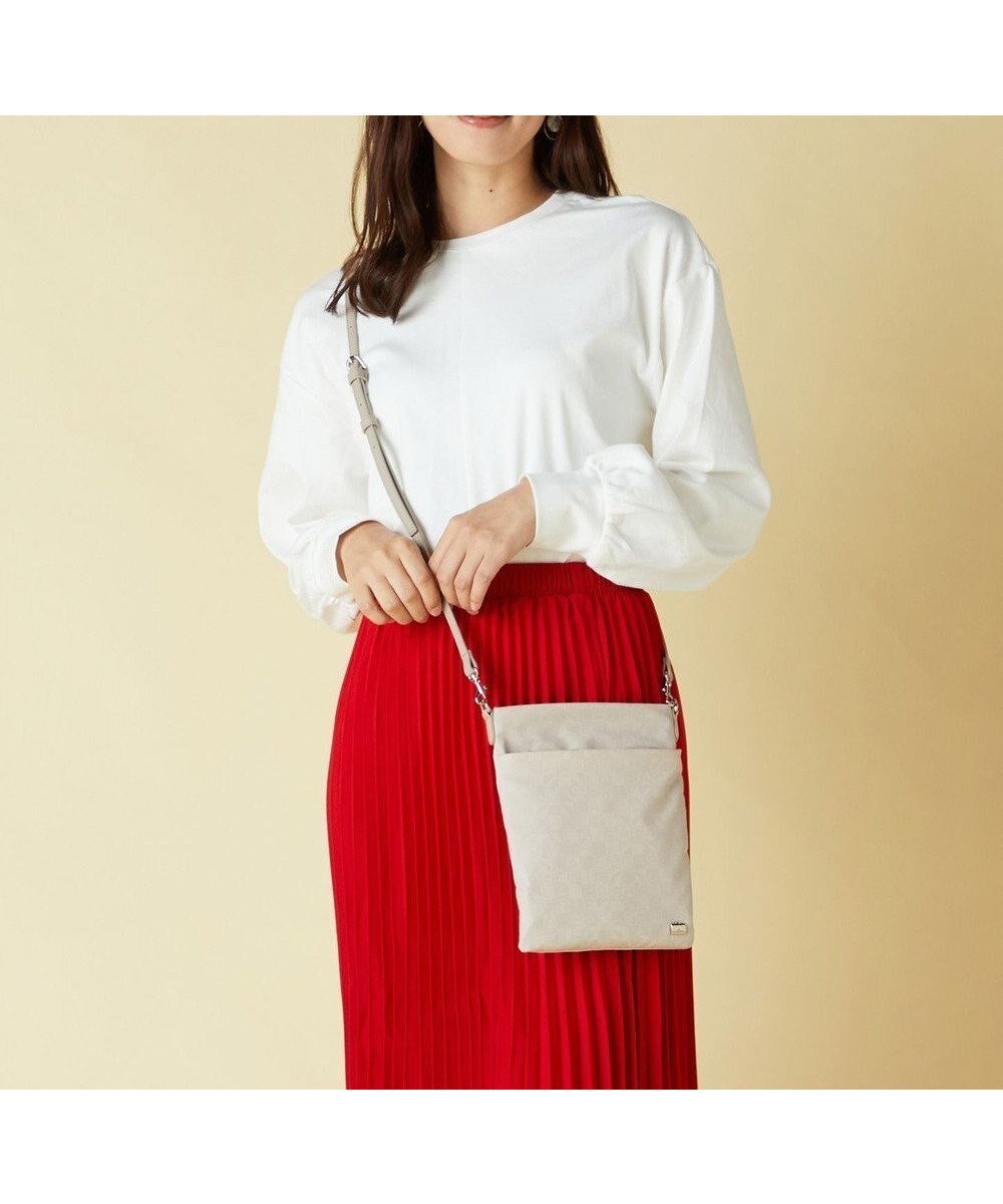 【ラ バガジェリー/LA BAGAGERIE】のモノグラムデイリースマホポシェット インテリア・キッズ・メンズ・レディースファッション・服の通販 founy(ファニー) 　ファッション　Fashion　レディースファッション　Fashion for Women　スマート　Smart, Elegant　プリント　Print, Printed Pattern　ポケット　Pocket, Pocket Detail　旅行　Travel　アイボリー|ID: prp329100004869968 ipo3291000000036295450