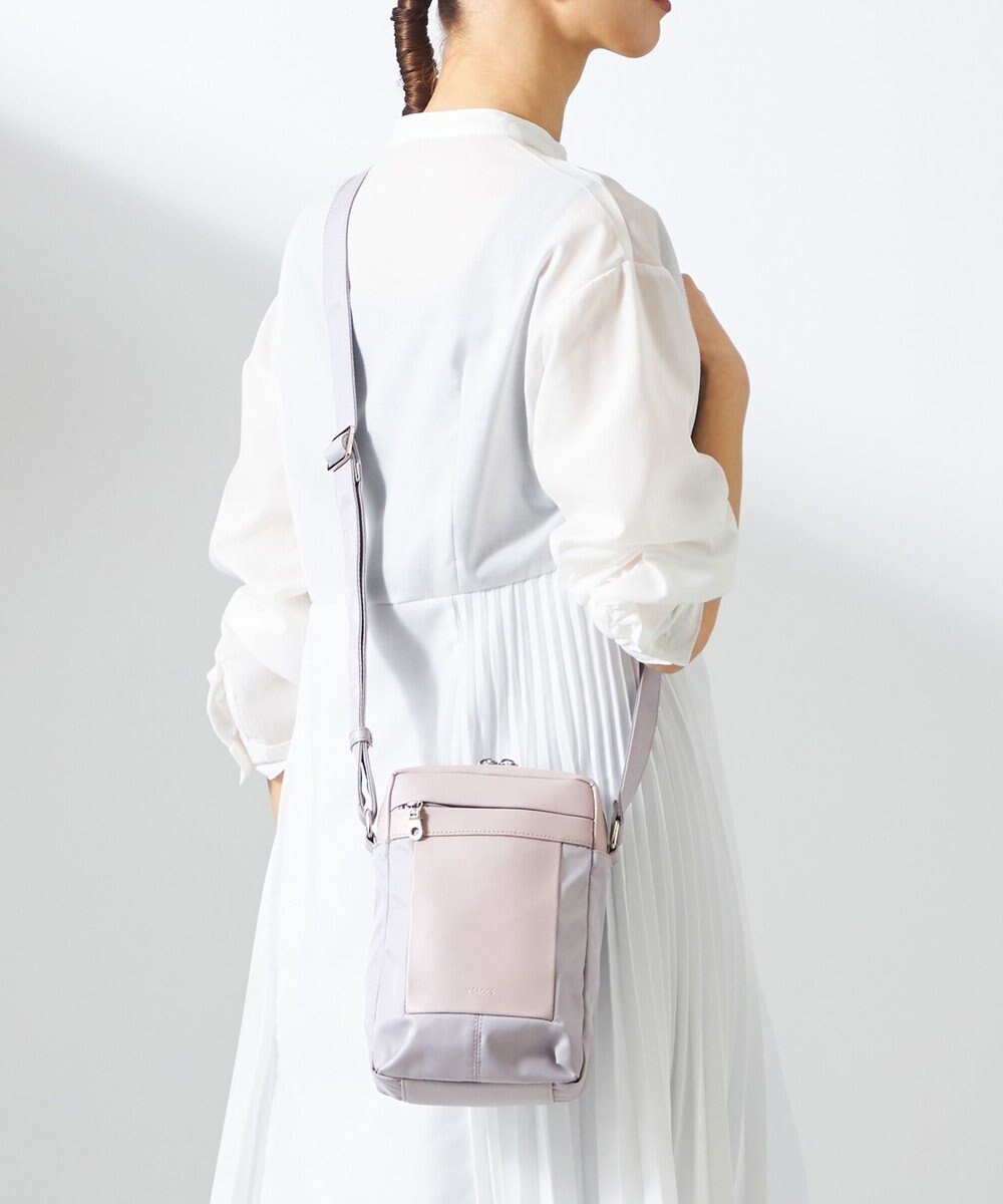 【イザック/Y'SACCS】の小西真奈美×Y SACCS コンビスクエアショルダーバッグ インテリア・キッズ・メンズ・レディースファッション・服の通販 founy(ファニー) 　雑誌掲載アイテム　Magazine Picks & Fashion Features　ファッション雑誌　Fashion Magazines　オトナノオシャレテチョウ　大人のおしゃれ手帖　ファッション　Fashion　レディースファッション　Fashion for Women　バッグ　Bags　5月号　May Issue　スマート　Smart, Elegant　財布　Wallet, Purse　雑誌　Magazine, Fashion Magazine　バランス　Balance, Style Balance　ポケット　Pocket, Pocket Detail　おすすめ　Recommended / Our Picks　旅行　Travel　ライトグレー|ID: prp329100004869975 ipo3291000000036295504