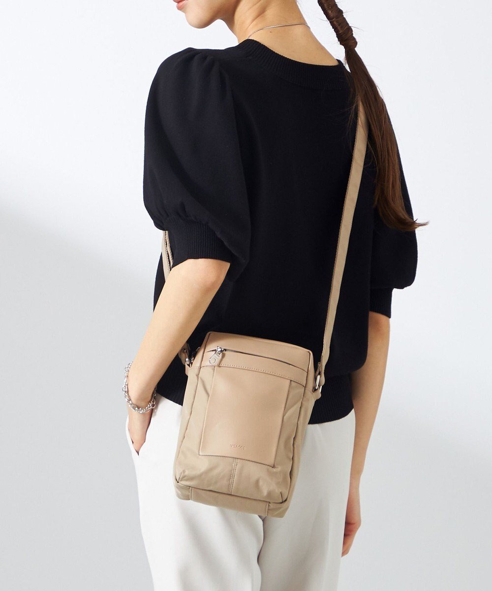 【イザック/Y'SACCS】の小西真奈美×Y SACCS コンビスクエアショルダーバッグ インテリア・キッズ・メンズ・レディースファッション・服の通販 founy(ファニー) 　雑誌掲載アイテム　Magazine Picks & Fashion Features　ファッション雑誌　Fashion Magazines　オトナノオシャレテチョウ　大人のおしゃれ手帖　ファッション　Fashion　レディースファッション　Fashion for Women　バッグ　Bags　5月号　May Issue　スマート　Smart, Elegant　財布　Wallet, Purse　雑誌　Magazine, Fashion Magazine　バランス　Balance, Style Balance　ポケット　Pocket, Pocket Detail　おすすめ　Recommended / Our Picks　旅行　Travel　グレージュ|ID: prp329100004869975 ipo3291000000036295505