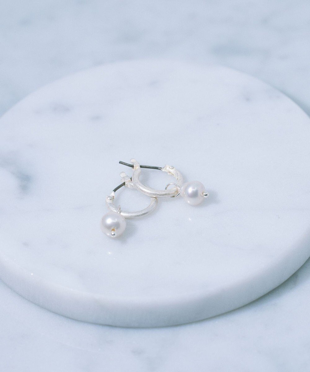 【ピッシェアンス/Pisceans】の2wayドロップパールフープピアス インテリア・キッズ・メンズ・レディースファッション・服の通販 founy(ファニー) 　ファッション　Fashion　レディースファッション　Fashion for Women　アクセサリー　Fashion Accessories　イヤリング　Earrings　オケージョン　Occasion Wear　ガラス　Glass, Glassware　シンプル　Simple, Minimal　定番　Standard, Basic Item　パール　Pearl, Pearl Accent　フォルム　Silhouette, Form　フープ　Hoop, Hoop Earrings　おすすめ　Recommended / Our Picks　セレモニー　Ceremony　ギフト プレゼント　Gift / Present　入学式　Entrance Ceremony　卒業式　Graduation Ceremony　結婚式　Wedding　披露宴　Wedding Reception　マットシルバー|ID: prp329100004869995 ipo3291000000036295648