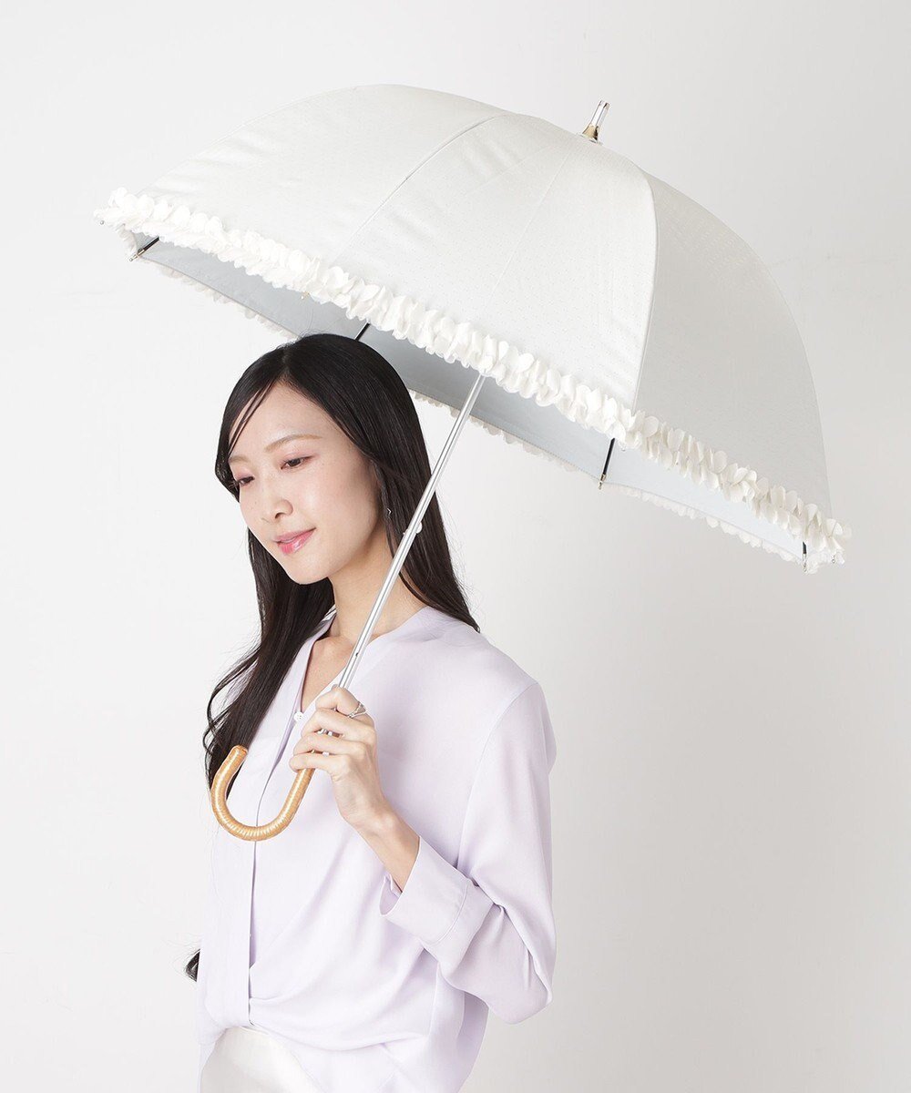 【ムーンバット/MOONBAT】の【遮光/晴雨兼用日傘】LANVIN en Bleu (ランバン オン ブルー)ドビーフリル ハート 遮熱 UV 長傘 インテリア・キッズ・メンズ・レディースファッション・服の通販 founy(ファニー) 　ファッション　Fashion　レディースファッション　Fashion for Women　レイングッズ・傘・晴雨兼用傘　Umbrellas & Rain Gear　ガーリー　Girly, Feminine Style　傘　Umbrella, Parasol　トリミング　Trimming, Decorative Edge　フリル　Frill, Ruffle　プレート　Plate, Dish　日傘　Parasol, UV Umbrella　ミックス　Mix, Mixed Style　モチーフ　Motif, Design Theme　リボン　Ribbon, Bow　おすすめ　Recommended / Our Picks　エレガント 上品　Elegant　オフホワイト|ID: prp329100004870085 ipo3291000000036296149