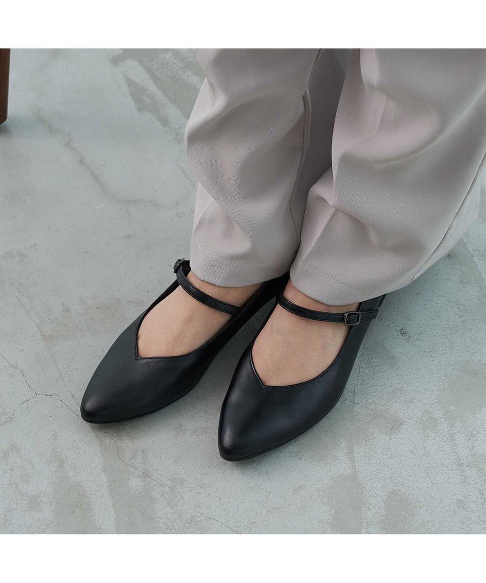 【リズ ラフィーネ/Riz raffinee】のRiz raffinee アーモンドトゥストラップパンプス インテリア・キッズ・メンズ・レディースファッション・服の通販 founy(ファニー) 　ファッション　Fashion　レディースファッション　Fashion for Women　アーモンドトゥ　Almond Toe Shoes　エレガント 上品　Elegant　オケージョン　Occasion Wear　抗菌　Antibacterial, Bacteria-Resistant　シンプル　Simple, Minimal　スタンダード　Standard, Basic　ストラップパンプス　Strap Pumps, Strappy Heels　トレンド　Trend, Trending Now　フェミニン　Feminine, Girly　フォーマル　Formal, Dressy　ベーシック　Basic, Essential　ラップ　Wrap, Wrap Design　日本製　Made In Japan　セレモニー　Ceremony　入学式　Entrance Ceremony　卒業式　Graduation Ceremony　結婚式　Wedding　ビジネス 仕事 通勤　Business / Work / Commuting　ブラック|ID: prp329100004870221 ipo3291000000036298960