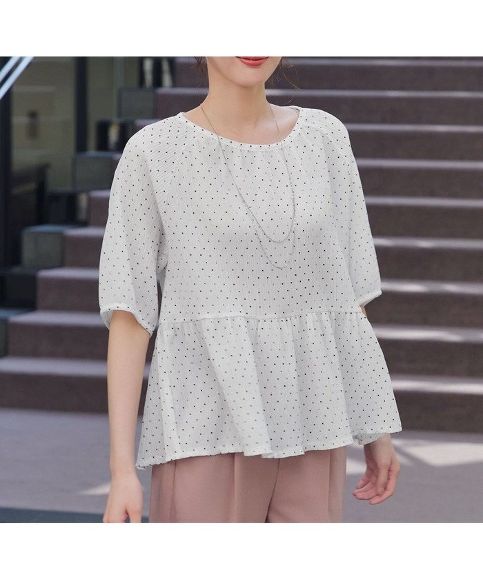 【ティアクラッセ/Tiaclasse】の【洗える】楊柳ドットギャザーブラウス インテリア・キッズ・メンズ・レディースファッション・服の通販 founy(ファニー) https://founy.com/ ファッション Fashion レディースファッション Fashion for Women トップス・カットソー Cut & Sew Tops シャツ・ブラウス・オフィスカジュアル Elegant Blouses & Button-Ups おすすめ Recommended / Our Picks シアー Sheer, See-Through スリーブ Sleeve, Long Sleeve / Short Sleeve トレンド Trend, Trending Now ドット Polka Dot, Dot Pattern フレア Flare, Flared プリント Print, Printed Pattern ペプラム Peplum, Flared Hem ポケット Pocket, Pocket Detail ラウンド Round, Round Neck エレガント 上品 Elegant 夏 Summer 春 Spring S/S・春夏 SS, Spring/Summer, Warm Season 楽ちん Easy Fit, Comfortable 洗える Machine Washable |ID: prp329100004870355 ipo3291000000036299819