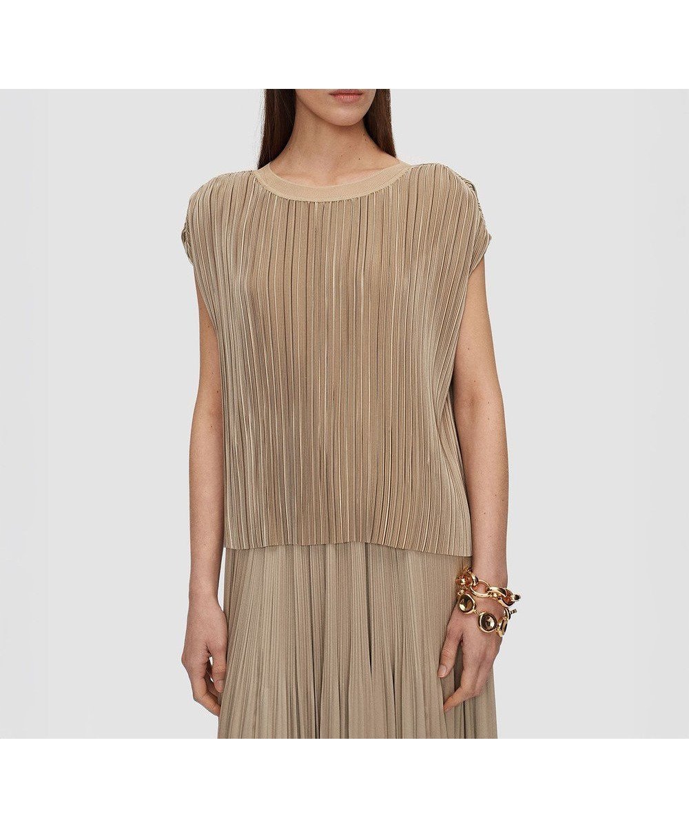 【ジョゼフ/JOSEPH】のプリーツサテン ブラウス インテリア・キッズ・メンズ・レディースファッション・服の通販 founy(ファニー) 　ファッション　Fashion　レディースファッション　Fashion for Women　トップス・カットソー　Cut & Sew Tops　シャツ・ブラウス・オフィスカジュアル　Elegant Blouses & Button-Ups　クロップド　Cropped, Short Length　サテン　Satin, Glossy Fabric　ショルダー　Shoulder, Shoulder Strap　ドロップ　Drop Shoulder, Dropped Style　バランス　Balance, Style Balance　フィット　Fit, Slim Fit　プリーツ　Pleats, Pleated　リラックス　Relax, Relaxed Fit　夏　Summer　春　Spring　S/S・春夏　SS, Spring/Summer, Warm Season　Powder|ID: prp329100004870443 ipo3291000000036305383