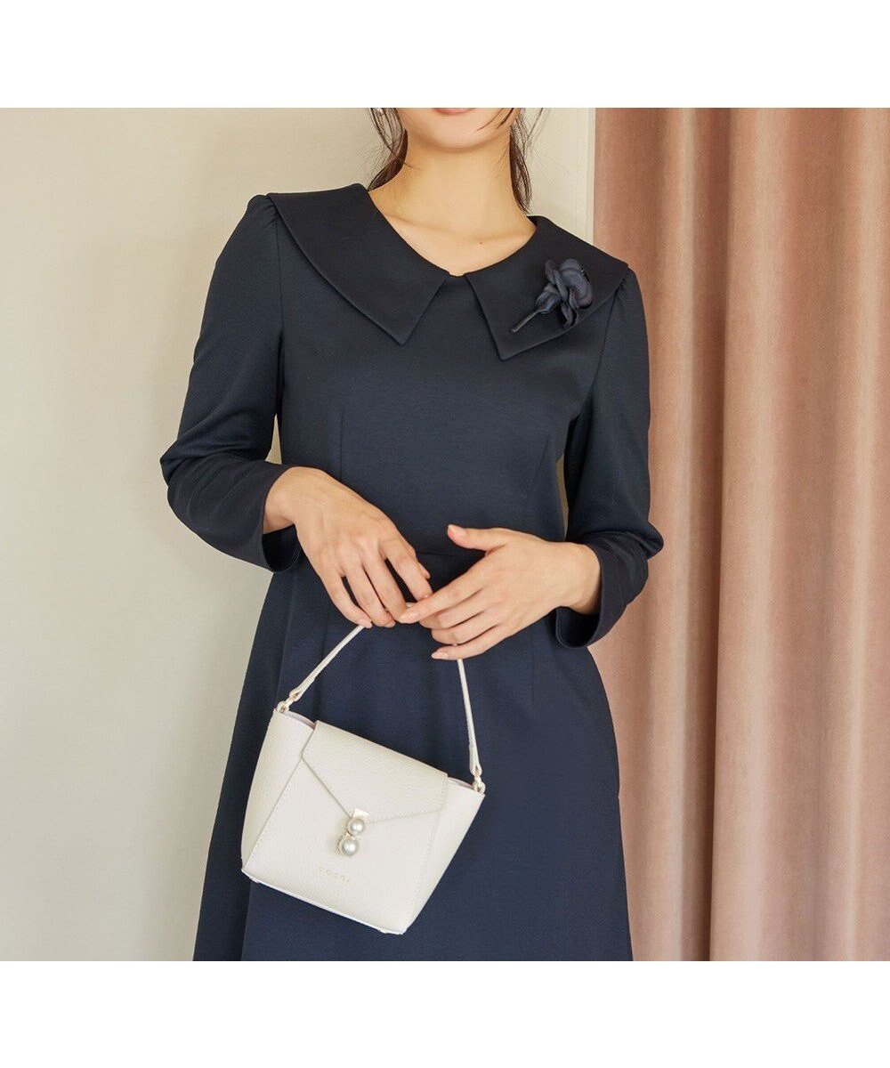 【トッカ/TOCCA】の【大人百花掲載】INNOCENCE LEATHER POCHETTE ポシェットバッグ インテリア・キッズ・メンズ・レディースファッション・服の通販 founy(ファニー) 　ファッション　Fashion　レディースファッション　Fashion for Women　バッグ　Bags　エレガント 上品　Elegant　財布　Wallet, Purse　パール　Pearl, Pearl Accent　フェミニン　Feminine, Girly　フォルム　Silhouette, Form　ポケット　Pocket, Pocket Detail　ポシェット　Pochette, Mini Bag　メタル　Metal, Metal Parts　モダン　Modern, Contemporary　S/S・春夏　SS, Spring/Summer, Warm Season　夏　Summer　セレモニー　Ceremony　2025年　2025　2025春夏・S/S　Spring/Summer 2025 SS25　オフ系|ID: prp329100004870593 ipo3291000000036303685