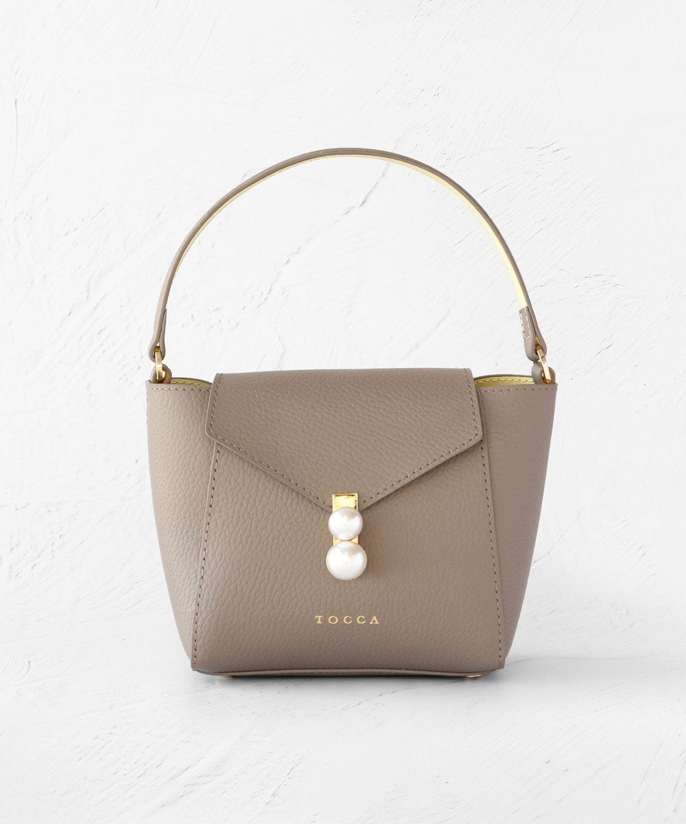【トッカ/TOCCA】の【大人百花掲載】INNOCENCE LEATHER POCHETTE ポシェットバッグ インテリア・キッズ・メンズ・レディースファッション・服の通販 founy(ファニー) 　ファッション　Fashion　レディースファッション　Fashion for Women　バッグ　Bags　エレガント 上品　Elegant　財布　Wallet, Purse　パール　Pearl, Pearl Accent　フェミニン　Feminine, Girly　フォルム　Silhouette, Form　ポケット　Pocket, Pocket Detail　ポシェット　Pochette, Mini Bag　メタル　Metal, Metal Parts　モダン　Modern, Contemporary　S/S・春夏　SS, Spring/Summer, Warm Season　夏　Summer　セレモニー　Ceremony　2025年　2025　2025春夏・S/S　Spring/Summer 2025 SS25　ベージュ系|ID: prp329100004870593 ipo3291000000036303687