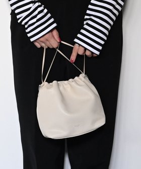 【ブランクレ/blancle】のシュリンクレザー ドローストリング2ウェイ 人気、トレンドファッション・服の通販 founy(ファニー) ファッション Fashion レディースファッション Fashion for Women イタリア Italy コンパクト Compact, Small Size 巾着 Drawstring Bag, Kinchaku シンプル Simple, Minimal スマート Smart, Elegant 財布 Wallet, Purse ドローストリング Drawstring, Pull Cord フォルム Silhouette, Form ポケット Pocket, Pocket Detail エレガント 上品 Elegant |ID:prp329100004870738