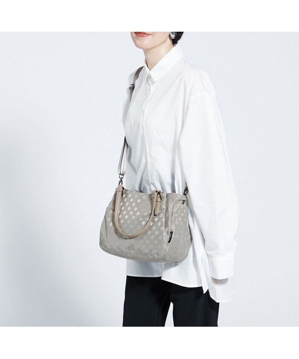 【イザック/Y'SACCS】の【Y SACCS vous et】ドットジャカード マルチウェイトート Sサイズ インテリア・キッズ・メンズ・レディースファッション・服の通販 founy(ファニー) ファッション Fashion レディースファッション Fashion for Women バッグ Bags ジャカード/ジャガード Jacquard, Woven Pattern ドット Polka Dot, Dot Pattern ポケット Pocket, Pocket Detail ポーチ Pouch, Small Case マグネット Magnet, Magnetic Closure 人気 Popular, Best Seller グレージュ|ID: prp329100004871216 ipo3291000000036311600