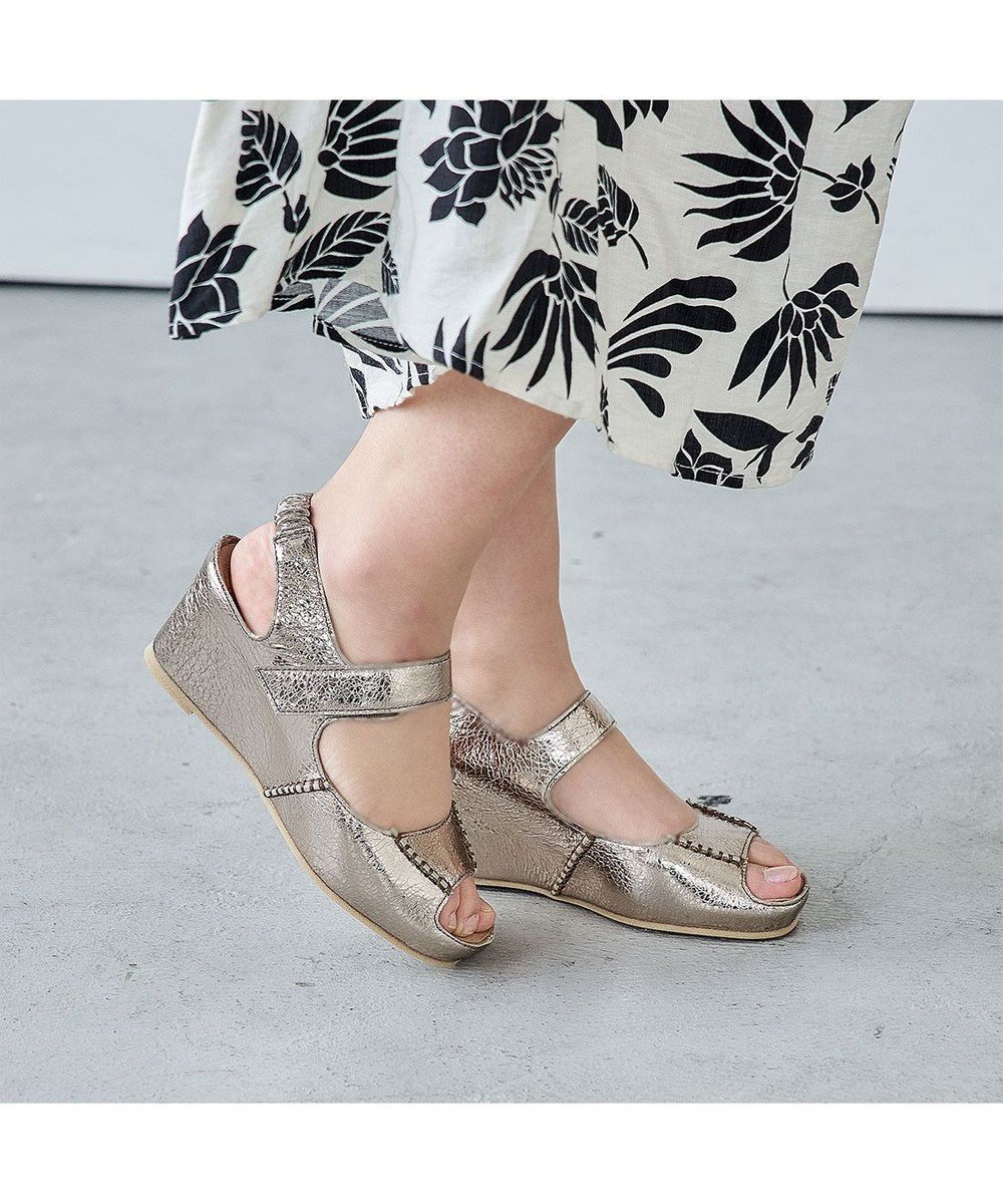 【モード エ ジャコモ/MODE ET JACOMO】のD ICI アジャスタブルインヒールサンダル インテリア・キッズ・メンズ・レディースファッション・服の通販 founy(ファニー) 　ファッション　Fashion　レディースファッション　Fashion for Women　春　Spring　軽量　Lightweight, Ultra Light　サンダル　Sandals, Summer Shoes　シンプル　Simple, Minimal　フィット　Fit, Slim Fit　フォルム　Silhouette, Form　メタリック　Metallic, Shiny Finish　S/S・春夏　SS, Spring/Summer, Warm Season　夏　Summer　旅行　Travel　エレガント 上品　Elegant　ゴールド|ID: prp329100004871265 ipo3291000000036312008