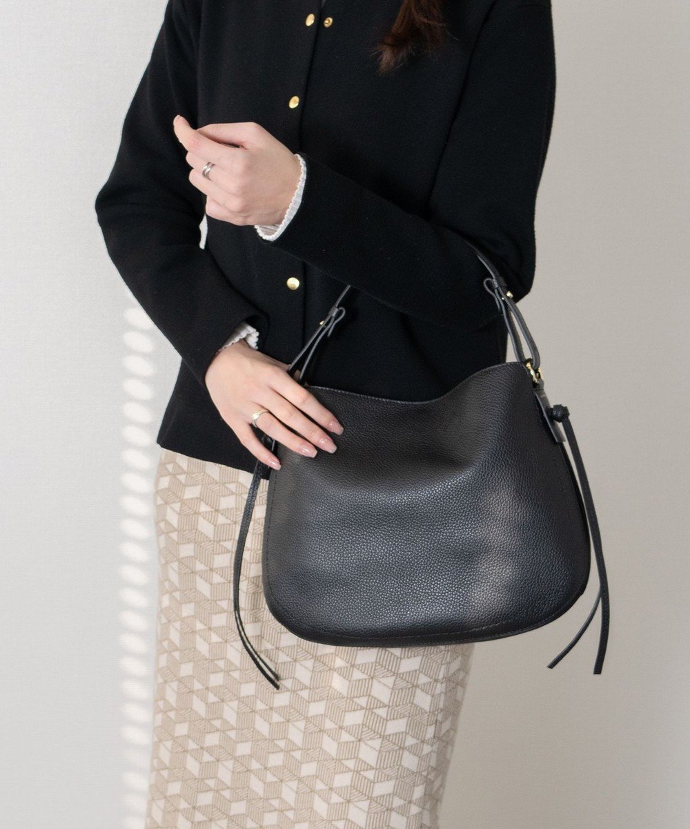 【インター ショシュール/INTER-CHAUSSURES】の【LORISTELLA】シュリンクレザーハンドバッグ 人気、トレンドファッション・服の通販 founy(ファニー) 　ファッション　Fashion　レディースファッション　Fashion for Women　バッグ　Bags　イタリア　Italy　シンプル　Simple, Minimal　スタイリッシュ　Stylish, Fashionable　パターン　Pattern, Design Print　ファブリック　Fabric, Textile　フェミニン　Feminine, Girly　フォルム　Silhouette, Form　モダン　Modern, Contemporary　ラップ　Wrap, Wrap Design　人気　Popular, Best Seller　 other-1|ID: prp329100004871293 ipo3291000000036312275