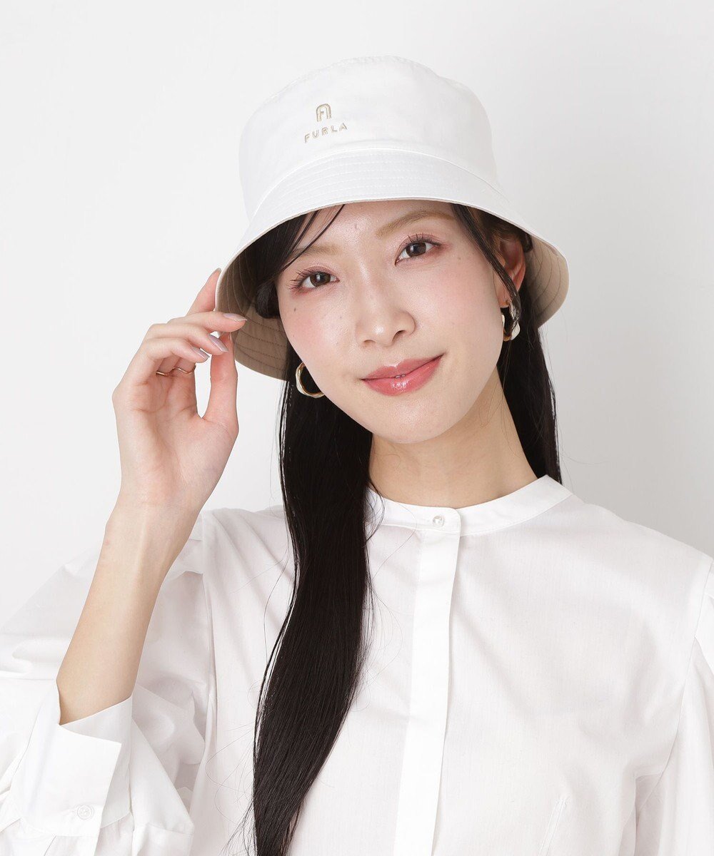 【ムーンバット/MOONBAT】のFURLA(フルラ)リバーシブルバケットハット 帽子 無地 UVカット 手洗い可能 インテリア・キッズ・メンズ・レディースファッション・服の通販 founy(ファニー) 　ファッション　Fashion　レディースファッション　Fashion for Women　キャップ&ハット　Hats & Caps　イタリア　Italy　エレガント 上品　Elegant　パターン　Pattern, Design Print　帽子　Hat, Headwear　無地　Plain, Solid Color　ホワイト|ID: prp329100004871303 ipo3291000000036312374