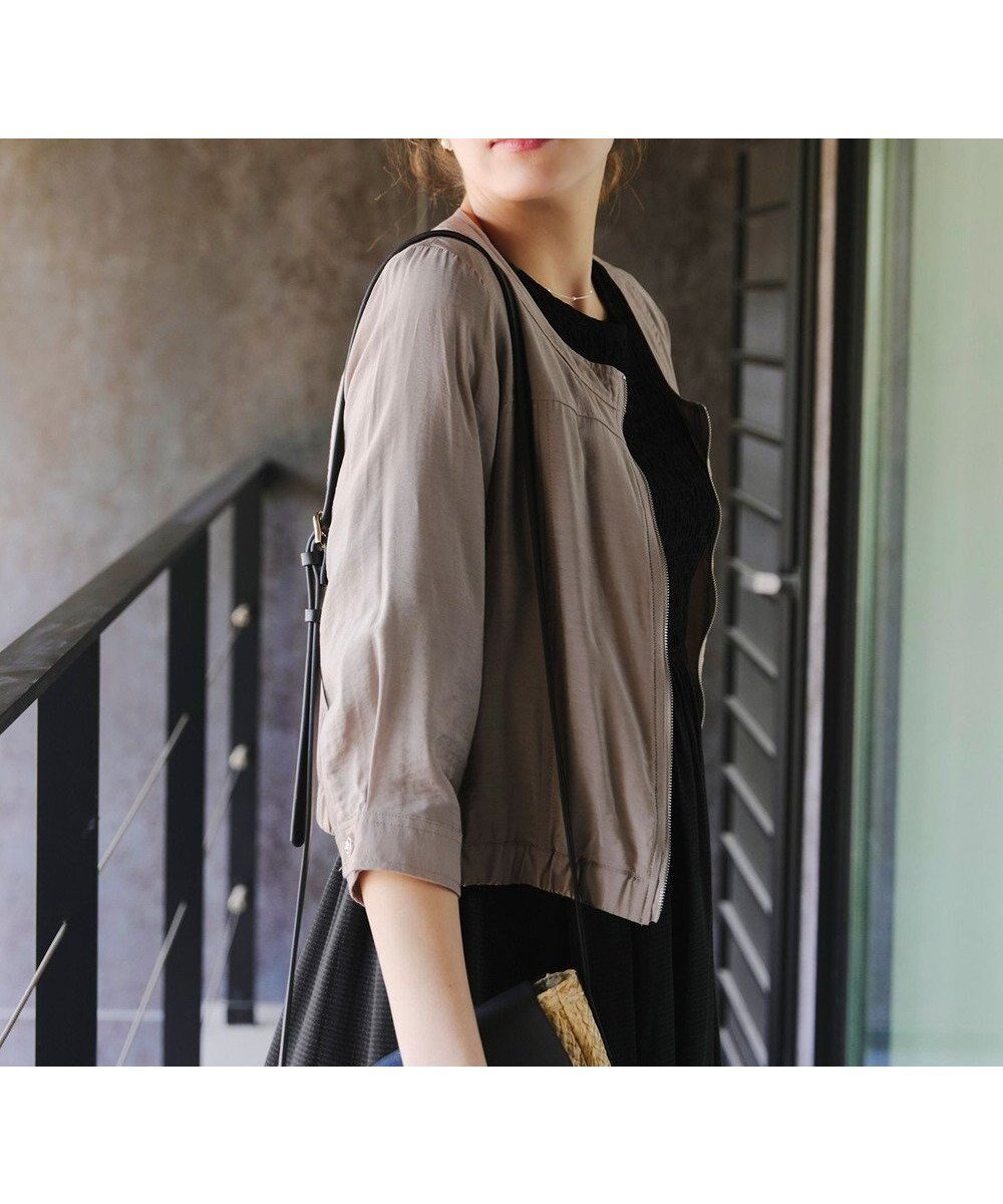 【ティアクラッセ/Tiaclasse】のシアーラウンドネックブルゾン インテリア・キッズ・メンズ・レディースファッション・服の通販 founy(ファニー) ファッション Fashion レディースファッション Fashion for Women アウター Coat / Outerwear Collection レディースジャケット・軽アウター Jackets ブルゾンジャケット・スポーティアウター Blouson Jackets インナー Innerwear ギャザー Gathered, Ruffled シアー Sheer, See-Through シルバー Silver, Metallic Silver ジャケット Jacket, Outerwear トレンド Trend, Trending Now ブルゾン Blouson, Bomber Jacket ポケット Pocket, Pocket Detail ラウンド Round, Round Neck 夏 Summer 春 Spring S/S・春夏 SS, Spring/Summer, Warm Season 秋 Autumn ベージュ|ID: prp329100004871733 ipo3291000000036322716