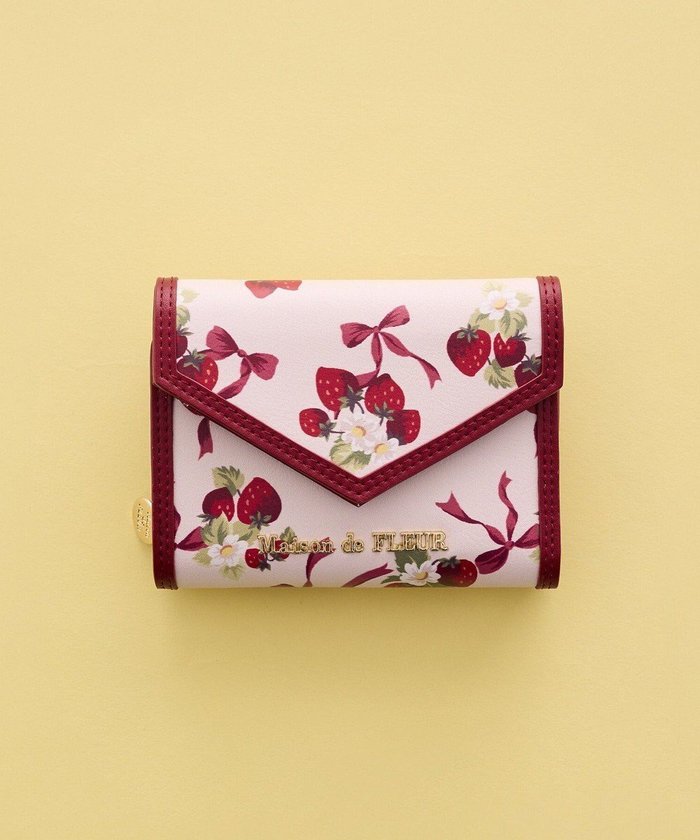 【メゾンドフルール/Maison de FLEUR】のいちご柄ウォレット インテリア・キッズ・メンズ・レディースファッション・服の通販 founy(ファニー) https://founy.com/ ファッション Fashion レディースファッション Fashion for Women ミニ財布・二つ折り財布 Wallets & Card Cases ウォレット Wallet コイン Coin, Coin Design コンパクト Compact, Small Size ポケット Pocket, Pocket Detail モチーフ Motif, Design Theme リボン Ribbon, Bow 財布 Wallet, Purse |ID: prp329100004871738 ipo3291000000036322739