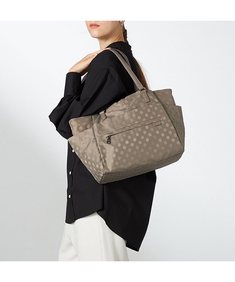 【イザック/Y'SACCS】のドットジャガードポーチ付きトートバッグ 人気、トレンドファッション・服の通販 founy(ファニー) ファッション Fashion レディースファッション Fashion for Women バッグ Bags ポーチ&ミニバッグ Pouches & Mini Bags ショルダー Shoulder, Shoulder Strap シンプル Simple, Minimal スマート Smart, Elegant ポケット Pocket, Pocket Detail ポーチ Pouch, Small Case マグネット Magnet, Magnetic Closure 人気 Popular, Best Seller ビジネス 仕事 通勤 Business / Work / Commuting other-1|ID: prp329100004871804 ipo3291000000036322968