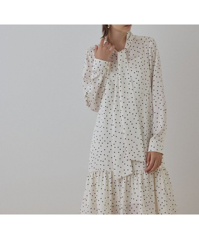 【グレース コンチネンタル/GRACE CONTINENTAL】のランダムドットボウタイワンピース インテリア・キッズ・メンズ・レディースファッション・服の通販 founy(ファニー) https://founy.com/ ファッション Fashion レディースファッション Fashion for Women ワンピース Dresses エレガント 上品 Elegant クラシカル Classical, Vintage-Inspired クラシック Classic, Timeless Style ストレート Straight, Straight Cut ツイル Twist, Twisted Detail トレンド Trend, Trending Now ドット Polka Dot, Dot Pattern メタル Metal, Metal Parts ランダム Random, Irregular A/W・秋冬 Autumn/Winter |ID: prp329100004871809 ipo3291000000036322994