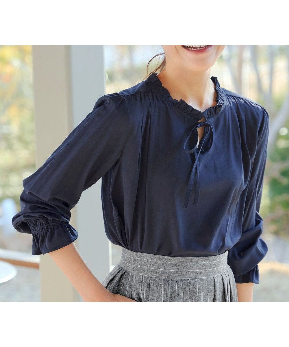 【ティアクラッセ/Tiaclasse】のフリルリボンブラウス インテリア・キッズ・メンズ・レディースファッション・服の通販 founy(ファニー) ファッション Fashion レディースファッション Fashion for Women トップス・カットソー Cut & Sew Tops シャツ・ブラウス・オフィスカジュアル Elegant Blouses & Button-Ups ウォッシャブル Machine Washable 春 Spring 洗える Machine Washable 秋 Autumn ジャケット Jacket, Outerwear スリット Slit, Slit Detail スリーブ Sleeve, Long Sleeve / Short Sleeve なめらか Smooth, Silky Texture バランス Balance, Style Balance フェミニン Feminine, Girly フリル Frill, Ruffle ポケット Pocket, Pocket Detail ラウンド Round, Round Neck リボン Ribbon, Bow ロング Long, Long-Length S/S・春夏 SS, Spring/Summer, Warm Season 夏 Summer エレガント 上品 Elegant ビジネス 仕事 通勤 Business / Work / Commuting ネイビー|ID: prp329100004872026 ipo3291000000036327033