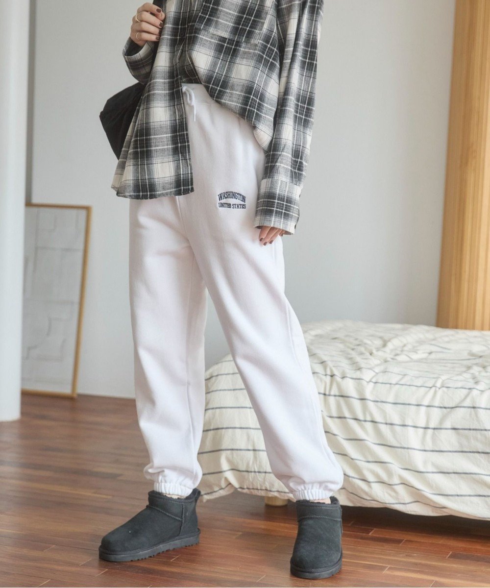 【ウィゴー/WEGO】の【ANGIE VINTAGE】ワンポイント刺繍 裏毛 スウェットパンツ インテリア・キッズ・メンズ・レディースファッション・服の通販 founy(ファニー) 　ファッション　Fashion　レディースファッション　Fashion for Women　パンツ　Pants & Trousers　アウトドア　Outdoor Clothing　シンプル　Simple, Minimal　スタイリッシュ　Stylish, Fashionable　セットアップ　Set-Up, Coordinated Outfit　トレンド　Trend, Trending Now　人気　Popular, Best Seller　バランス　Balance, Style Balance　ポケット　Pocket, Pocket Detail　リラックス　Relax, Relaxed Fit　ルーズ　Loose, Oversized　ワンポイント　One Point, Statement Accent　A/W・秋冬　Autumn/Winter　S/S・春夏　SS, Spring/Summer, Warm Season　おすすめ　Recommended / Our Picks　夏　Summer　ホワイト|ID: prp329100004872047 ipo3291000000036327187