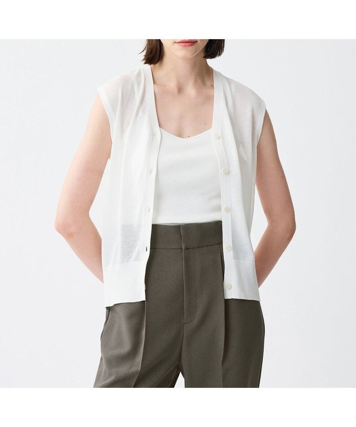 【アンクレイヴ/uncrave】のシアーニット ノースリーブベスト インテリア・キッズ・メンズ・レディースファッション・服の通販 founy(ファニー) https://founy.com/ ファッション Fashion レディースファッション Fashion for Women アウター Coat / Outerwear Collection トップス・カットソー Cut & Sew Tops ニット Knit Tops & Sweaters キャミソール&ノースリーブ Camisoles & Sleeveless Tops ベスト&ジレ / 重ね着スタイル Vests & Gilets カーディガン Cardigan, Knitwear ノースリーブ Sleeveless, No-Sleeve ベスト Vest, Waistcoat 夏 Summer 春 Spring S/S・春夏 SS, Spring/Summer, Warm Season |ID: prp329100004872278 ipo3291000000036337698