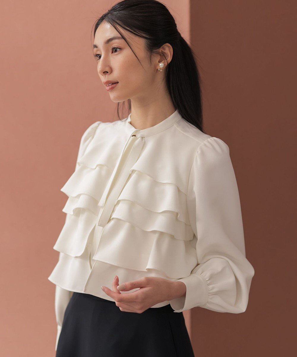 【組曲/KUMIKYOKU】の【KUMIKYOKU NAVY】コンフォータブルドレープ フリルブラウス 人気、トレンドファッション・服の通販 founy(ファニー) 　ファッション　Fashion　レディースファッション　Fashion for Women　トップス・カットソー　Cut & Sew Tops　シャツ・ブラウス・オフィスカジュアル　Elegant Blouses & Button-Ups　オケージョン　Occasion Wear　コレクション　Collection, Seasonal Line　ジャケット　Jacket, Outerwear　セットアップ　Set-Up, Coordinated Outfit　ドレス　Dress, One-Piece　人気　Popular, Best Seller　フォルム　Silhouette, Form　フォーマル　Formal, Dressy　フリル　Frill, Ruffle　フレア　Flare, Flared　A/W・秋冬　Autumn/Winter　2022年　2022　S/S・春夏　SS, Spring/Summer, Warm Season　2022-2023秋冬・A/W　Autumn/Winter 2022–23 AW22–23　夏　Summer　エレガント 上品　Elegant　セレモニー　Ceremony　入学式　Entrance Ceremony　卒業式　Graduation Ceremony　結婚式　Wedding　 other-1|ID: prp329100004877007 ipo3291000000036378500