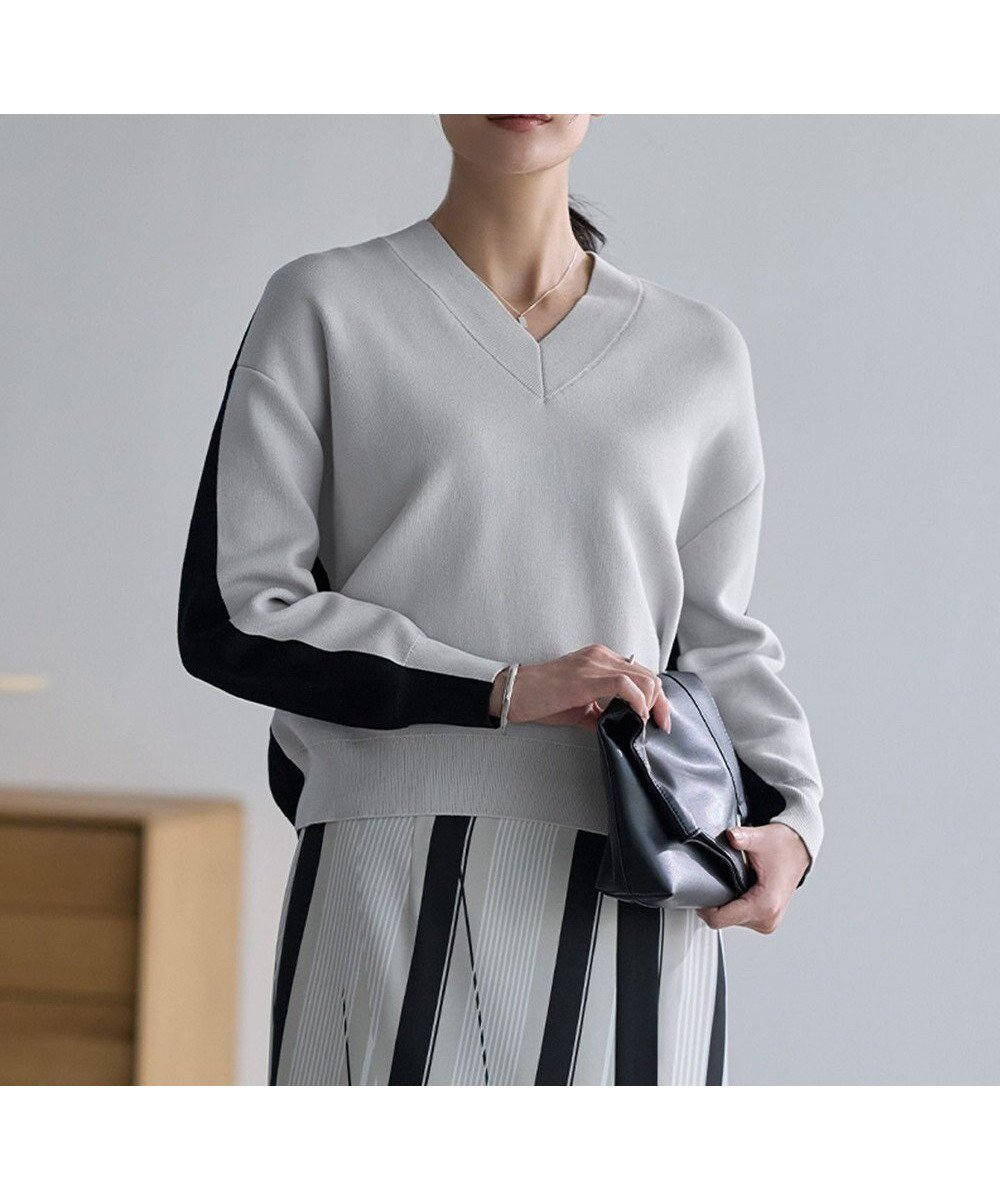 【アイシービー/iCB】のコットンポリエステルスムース Vネックニット インテリア・キッズ・メンズ・レディースファッション・服の通販 founy(ファニー) 　ファッション　Fashion　レディースファッション　Fashion for Women　トップス・カットソー　Cut & Sew Tops　ニット　Knit Tops & Sweaters　Vネックトップス　V-Neck Tops / V-Cut Neckline Shirts　春　Spring　カーディガン　Cardigan, Knitwear　コンパクト　Compact, Small Size　今季　This Season, Current Season　セーター　Sweater, Knitwear　人気　Popular, Best Seller　フォルム　Silhouette, Form　ボトム　Bottoms, Lower Wear　S/S・春夏　SS, Spring/Summer, Warm Season　夏　Summer　エレガント 上品　Elegant　2026年　2026　トープ×ブラック|ID: prp329100004877167 ipo3291000000036380777