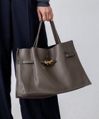 【23区/NIJYUSANKU】のVIOLAd ORO イタリアンWフェイスレザー ラージ トートバッグ 人気、トレンドファッション・服の通販 founy(ファニー) ファッション Fashion レディースファッション Fashion for Women バッグ Bags 2025年 2025 2025-2026秋冬・A/W Autumn/Winter 2025–26 AW25–26 イタリア Italy フェイス Face, Facial Design フロント Front, Front Design エレガント 上品 Elegant thumbnail ダークブラウン系|ID: prp329100004877402 ipo3291000000036383688