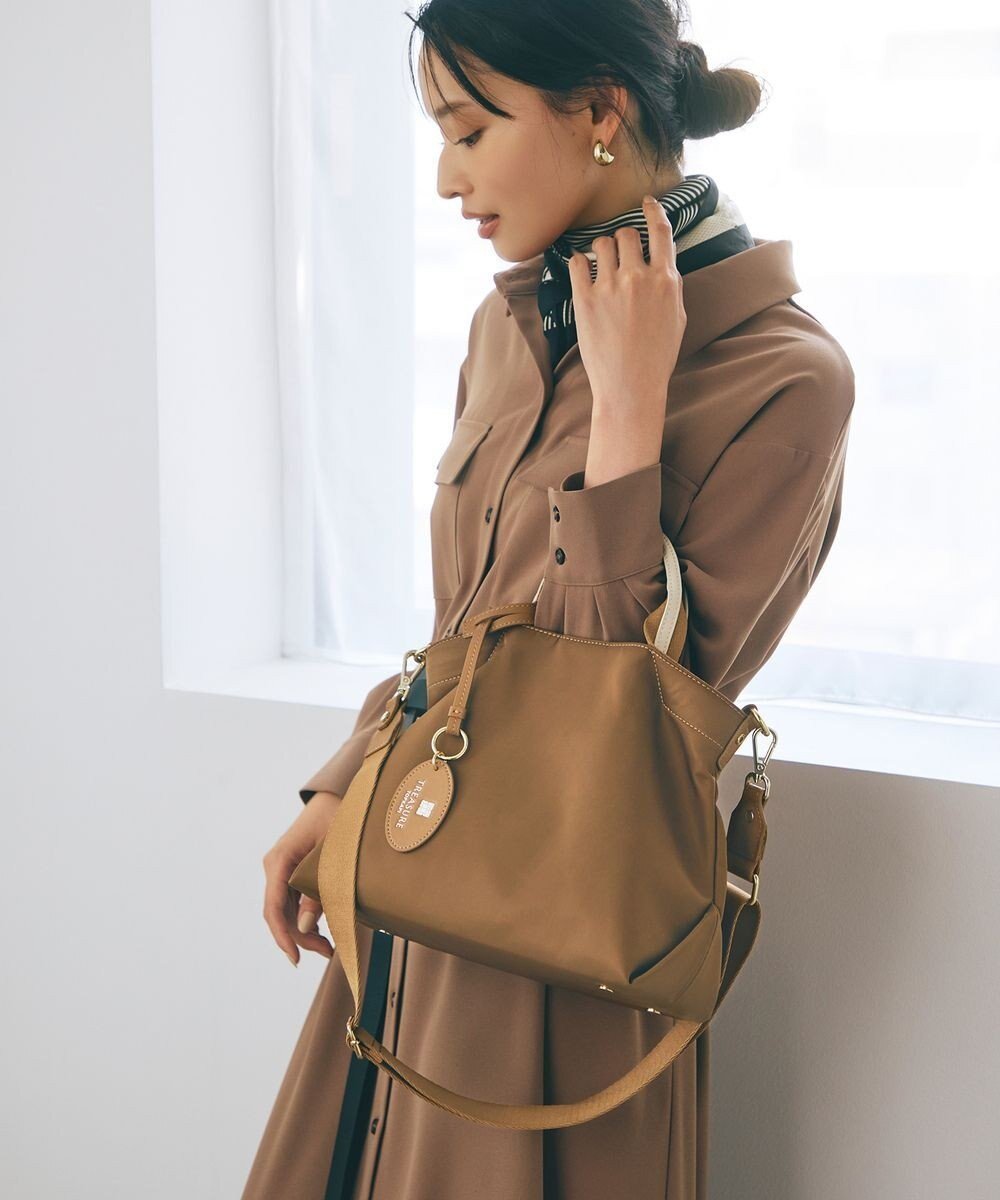 【トプカピ/TOPKAPI】の【TREASURE TOPKAPI】】ストライプハンドル ナイロン 2way ミニ トートバッグ インテリア・キッズ・メンズ・レディースファッション・服の通販 founy(ファニー) 　ファッション　Fashion　レディースファッション　Fashion for Women　バッグ　Bags　コンパクト　Compact, Small Size　コンビ　Combo, Combination Style　ショルダー　Shoulder, Shoulder Strap　ストライプ　Stripe, Striped Pattern　財布　Wallet, Purse　定番　Standard, Basic Item　フォルム　Silhouette, Form　キャメル|ID: prp329100004877403 ipo3291000000036383692