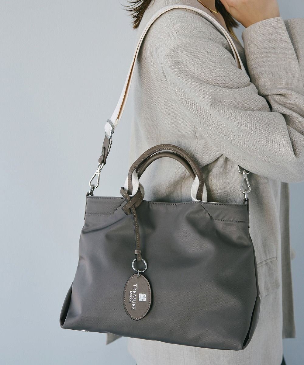 【トプカピ/TOPKAPI】の【TREASURE TOPKAPI】】ストライプハンドル ナイロン 2way ミニ トートバッグ インテリア・キッズ・メンズ・レディースファッション・服の通販 founy(ファニー) 　ファッション　Fashion　レディースファッション　Fashion for Women　バッグ　Bags　コンパクト　Compact, Small Size　コンビ　Combo, Combination Style　ショルダー　Shoulder, Shoulder Strap　ストライプ　Stripe, Striped Pattern　財布　Wallet, Purse　定番　Standard, Basic Item　フォルム　Silhouette, Form　ダークグレー|ID: prp329100004877403 ipo3291000000036383696