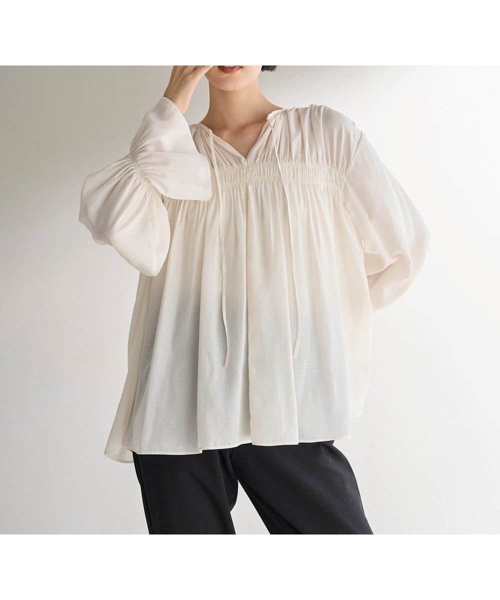 【アンフィーロ 自由区/UNFILO】のドビーデシン ブラウス インテリア・キッズ・メンズ・レディースファッション・服の通販 founy(ファニー) 　ファッション　Fashion　レディースファッション　Fashion for Women　トップス・カットソー　Cut & Sew Tops　シャツ・ブラウス・オフィスカジュアル　Elegant Blouses & Button-Ups　ギャザー　Gathered, Ruffled　シャーリング　Shirring, Ruched　シルク　Silk, 100% Silk　スリーブ　Sleeve, Long Sleeve / Short Sleeve　ドット　Polka Dot, Dot Pattern　ドレープ　Drape, Draping Fabric　フェミニン　Feminine, Girly　無地　Plain, Solid Color　A/W・秋冬　Autumn/Winter　オフ|ID: prp329100004881138 ipo3291000000036432812