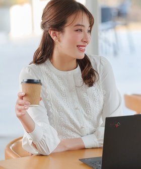 【ティアクラッセ/Tiaclasse】のレースブラウス 人気、トレンドファッション・服の通販 founy(ファニー) ファッション Fashion レディースファッション Fashion for Women トップス・カットソー Cut & Sew Tops シャツ・ブラウス・オフィスカジュアル Elegant Blouses & Button-Ups アクセサリー Fashion Accessories ウォッシャブル Machine Washable エレガント 上品 Elegant 春 Spring 洗える Machine Washable カーディガン Cardigan, Knitwear スリーブ Sleeve, Long Sleeve / Short Sleeve 長袖 Long Sleeve, Full Sleeve パール Pearl, Pearl Accent フェミニン Feminine, Girly ポケット Pocket, Pocket Detail レース Lace, Lace Fabric S/S・春夏 SS, Spring/Summer, Warm Season 再入荷 Restock / Back in Stock 夏 Summer 新作・新入荷 New Arrivals / New In ビジネス 仕事 通勤 Business / Work / Commuting |ID:prp329100004881373