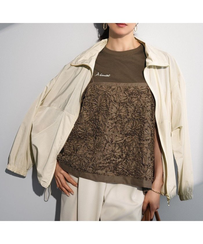 【23区/NIJYUSANKU】のリボンエンブロイダリー キャミソール インテリア・キッズ・メンズ・レディースファッション・服の通販 founy(ファニー) https://founy.com/ ファッション Fashion レディースファッション Fashion for Women トップス・カットソー Cut & Sew Tops キャミソール&ノースリーブ Camisoles & Sleeveless Tops シャツ・ブラウス・オフィスカジュアル Elegant Blouses & Button-Ups インナー Innerwear 春 Spring カットソー Cut and Sewn Top キャミソール Camisole, Spaghetti Strap Top シンプル Simple, Minimal ダウン Down, Puffer デニム Denim, Jeans Material バランス Balance, Style Balance フリル Frill, Ruffle S/S・春夏 SS, Spring/Summer, Warm Season 夏 Summer エレガント 上品 Elegant 2026年 2026 |ID: prp329100004881422 ipo3291000000036434803