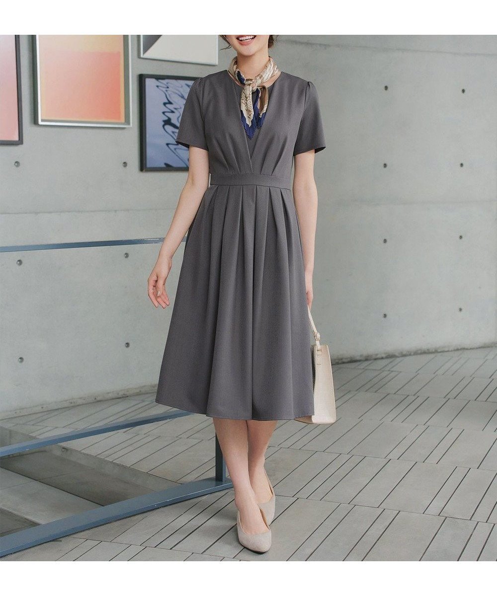 【ティアクラッセ/Tiaclasse】の【おのののかさん着用】半袖 長袖選べる袖丈・タックフレアワンピース インテリア・キッズ・メンズ・レディースファッション・服の通販 founy(ファニー) 　ファッション　Fashion　レディースファッション　Fashion for Women　ワンピース　Dresses　アクセサリー　Fashion Accessories　ウォッシャブル　Machine Washable　春　Spring　洗える　Machine Washable　秋　Autumn　カーディガン　Cardigan, Knitwear　シューズ　Shoes, Footwear　チュニック　Tunic, Long Top　長袖　Long Sleeve, Full Sleeve　フレア　Flare, Flared　フロント　Front, Front Design　ベーシック　Basic, Essential　ポケット　Pocket, Pocket Detail　半袖　Short Sleeve, Half Sleeve　ラウンド　Round, Round Neck　楽ちん　Easy Fit, Comfortable　A/W・秋冬　Autumn/Winter　S/S・春夏　SS, Spring/Summer, Warm Season　再入荷　Restock / Back in Stock　夏　Summer　エレガント 上品　Elegant　セレモニー　Ceremony　入学式　Entrance Ceremony　新作・新入荷　New Arrivals / New In　ビジネス 仕事 通勤　Business / Work / Commuting　半袖チャコールグレー|ID: prp329100004881658 ipo3291000000036436871