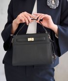 【組曲/KUMIKYOKU】のベルトデザインスクエアショルダーバッグ 人気、トレンドファッション・服の通販 founy(ファニー) ファッション Fashion レディースファッション Fashion for Women バッグ Bags ベルト&ウエストマーク Belts & Waist Accessories クラシカル Classical, Vintage-Inspired ショルダー Shoulder, Shoulder Strap シンプル Simple, Minimal スクエア Square, Square Shape セレモニー Ceremony ダウン Down, Puffer フェイクレザー Faux Leather, PU Leather フォーマル Formal, Dressy モチーフ Motif, Design Theme エレガント 上品 Elegant 人気 Popular, Best Seller thumbnail ブラック系|ID: prp329100004889287 ipo3291000000036531665