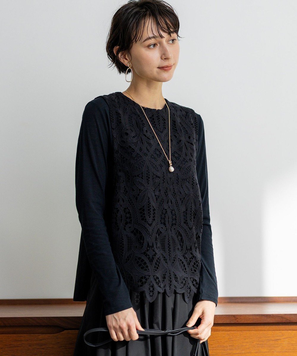 【23区/NIJYUSANKU】のエンブロイダリーレース ニットベスト インテリア・キッズ・メンズ・レディースファッション・服の通販 founy(ファニー) 　ファッション　Fashion　レディースファッション　Fashion for Women　アウター　Coat / Outerwear Collection　トップス・カットソー　Cut & Sew Tops　ニット　Knit Tops & Sweaters　ベスト&ジレ / 重ね着スタイル　Vests & Gilets　春　Spring　カットソー　Cut and Sewn Top　ケミカル　Chemical, Chemical Wash　シンプル　Simple, Minimal　スカラップ　Scallop, Scalloped Edge　スリット　Slit, Slit Detail　トレンド　Trend, Trending Now　ベスト　Vest, Waistcoat　レース　Lace, Lace Fabric　S/S・春夏　SS, Spring/Summer, Warm Season　夏　Summer　エレガント 上品　Elegant　2026年　2026　ネイビー系|ID: prp329100004889449 ipo3291000000036533652