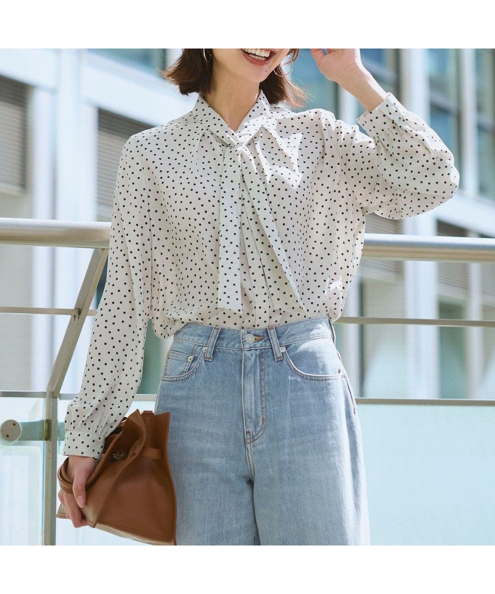 【23区/NIJYUSANKU】のランダムドットプリント タックブラウス インテリア・キッズ・メンズ・レディースファッション・服の通販 founy(ファニー) 　ファッション　Fashion　レディースファッション　Fashion for Women　トップス・カットソー　Cut & Sew Tops　シャツ・ブラウス・オフィスカジュアル　Elegant Blouses & Button-Ups　春　Spring　シンプル　Simple, Minimal　ジャケット　Jacket, Outerwear　ドット　Polka Dot, Dot Pattern　ドレープ　Drape, Draping Fabric　なめらか　Smooth, Silky Texture　フロント　Front, Front Design　S/S・春夏　SS, Spring/Summer, Warm Season　夏　Summer　エレガント 上品　Elegant　セレモニー　Ceremony　2026年　2026　ベージュ系|ID: prp329100004891498 ipo3291000000036563311