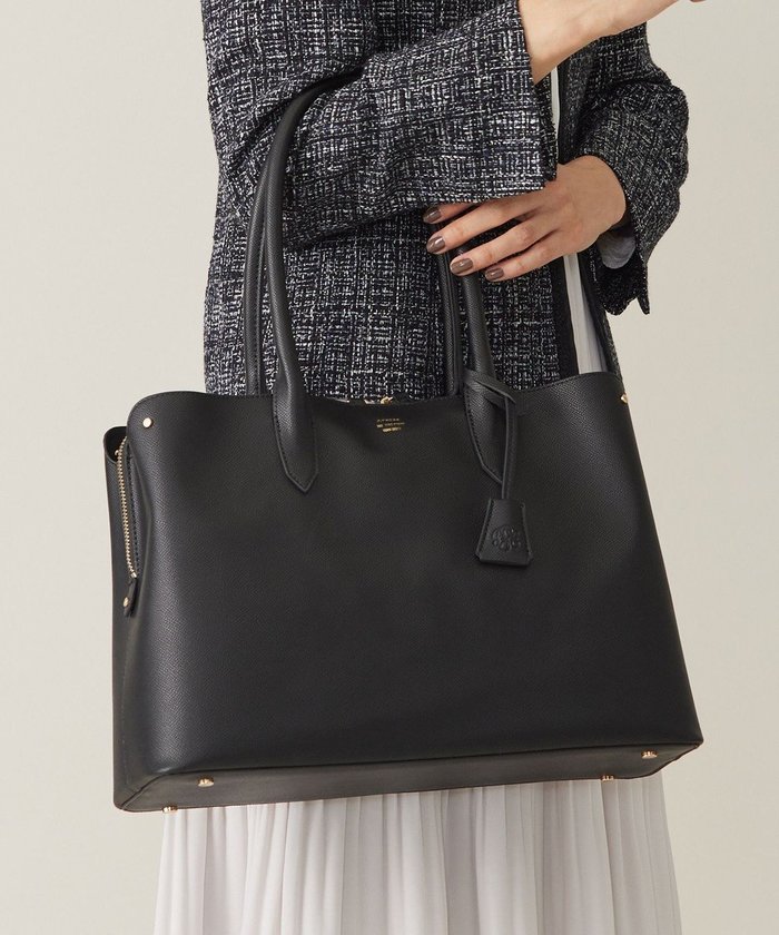 【ジェイ プレス/J.PRESS】の【A4サイズ収納可・PC収納可】ポケット 通勤 トート バッグ インテリア・キッズ・メンズ・レディースファッション・服の通販 founy(ファニー) https://founy.com/ ファッション Fashion レディースファッション Fashion for Women バッグ Bags エレガント 上品 Elegant 軽量 Lightweight, Ultra Light シンプル Simple, Minimal スマート Smart, Elegant センター Center, Center Line チャーム Charm, Pendant フェイクレザー Faux Leather, PU Leather フロント Front, Front Design ポケット Pocket, Pocket Detail セレモニー Ceremony ビジネス 仕事 通勤 Business / Work / Commuting |ID: prp329100004895615 ipo3291000000036599162