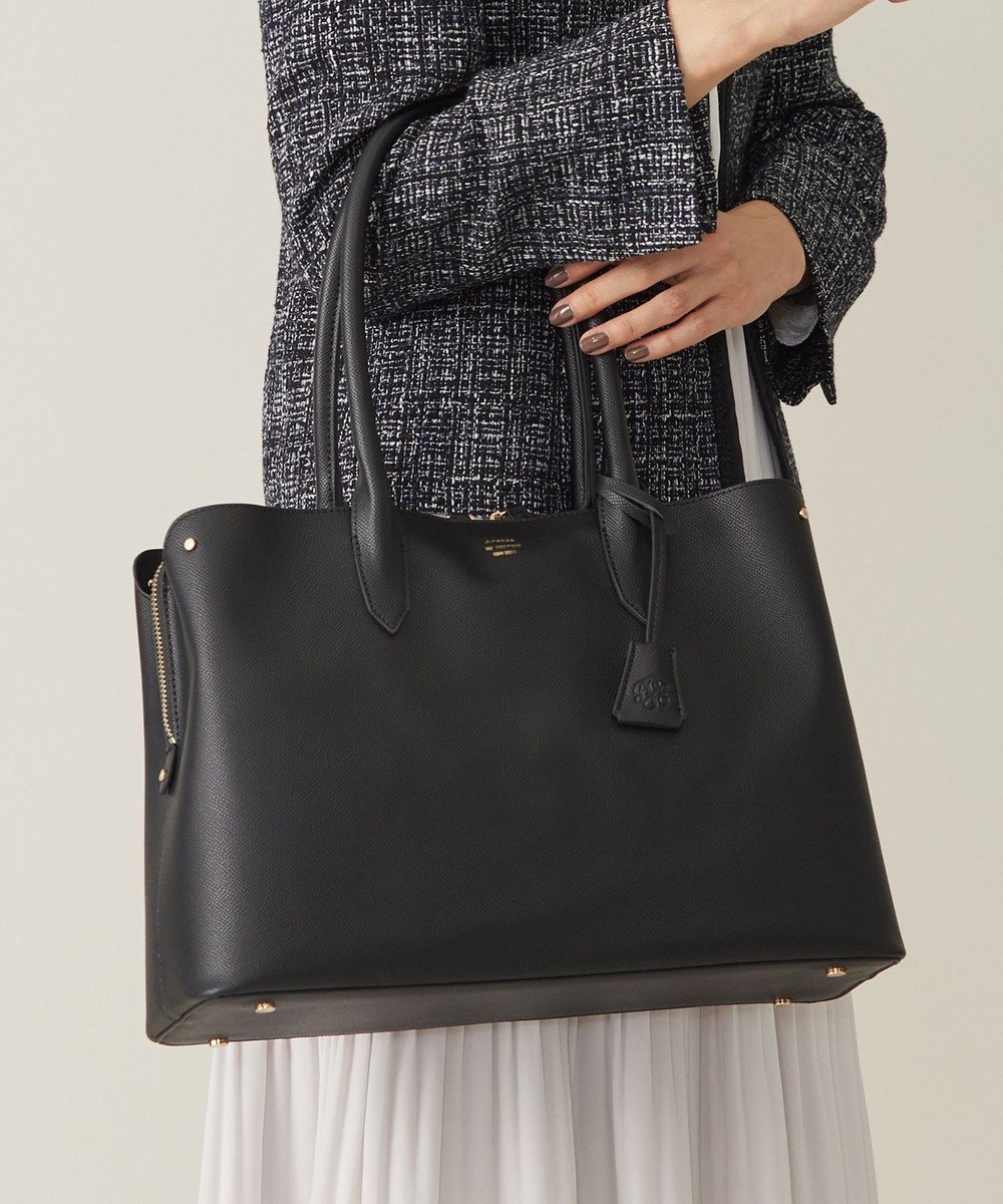 【ジェイ プレス/J.PRESS】の【A4サイズ収納可・PC収納可】ポケット 通勤 トート バッグ インテリア・キッズ・メンズ・レディースファッション・服の通販 founy(ファニー) 　ファッション　Fashion　レディースファッション　Fashion for Women　バッグ　Bags　エレガント 上品　Elegant　軽量　Lightweight, Ultra Light　シンプル　Simple, Minimal　スマート　Smart, Elegant　センター　Center, Center Line　チャーム　Charm, Pendant　フェイクレザー　Faux Leather, PU Leather　フロント　Front, Front Design　ポケット　Pocket, Pocket Detail　セレモニー　Ceremony　ビジネス 仕事 通勤　Business / Work / Commuting　ブラック系|ID: prp329100004895615 ipo3291000000036599164