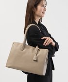 【ジェイ プレス/J.PRESS】の【A4サイズ収納可・PC収納可】ポケット 通勤 トート バッグ 人気、トレンドファッション・服の通販 founy(ファニー) ファッション Fashion レディースファッション Fashion for Women バッグ Bags エレガント 上品 Elegant 軽量 Lightweight, Ultra Light シンプル Simple, Minimal スマート Smart, Elegant センター Center, Center Line チャーム Charm, Pendant フェイクレザー Faux Leather, PU Leather フロント Front, Front Design ポケット Pocket, Pocket Detail セレモニー Ceremony ビジネス 仕事 通勤 Business / Work / Commuting thumbnail ベージュ系|ID: prp329100004895615 ipo3291000000036599166