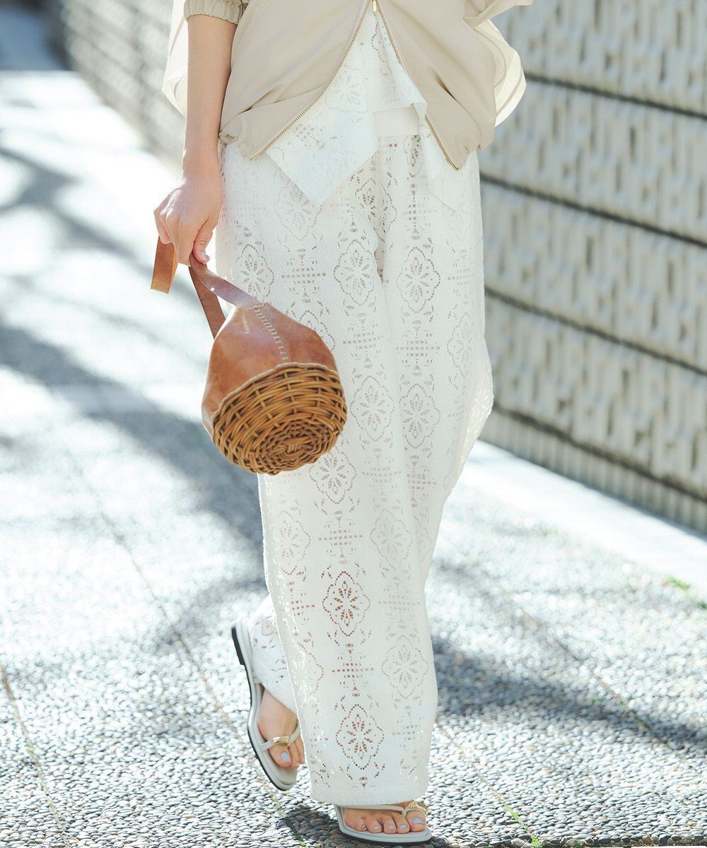 【23区/NIJYUSANKU】の【見上愛さん着用】ラッセルオーナメントレース ワイド パンツ インテリア・キッズ・メンズ・レディースファッション・服の通販 founy(ファニー) 　ファッション　Fashion　レディースファッション　Fashion for Women　パンツ　Pants & Trousers　春　Spring　カットソー　Cut and Sewn Top　キャミソール　Camisole, Spaghetti Strap Top　シンプル　Simple, Minimal　ドローストリング　Drawstring, Pull Cord　プリント　Print, Printed Pattern　モチーフ　Motif, Design Theme　リゾート　Resort, Vacation Style　リラックス　Relax, Relaxed Fit　レース　Lace, Lace Fabric　ワイド　Wide, Wide Fit　S/S・春夏　SS, Spring/Summer, Warm Season　夏　Summer　エレガント 上品　Elegant　2026年　2026　ホワイト系|ID: prp329100004902899 ipo3291000000036694022