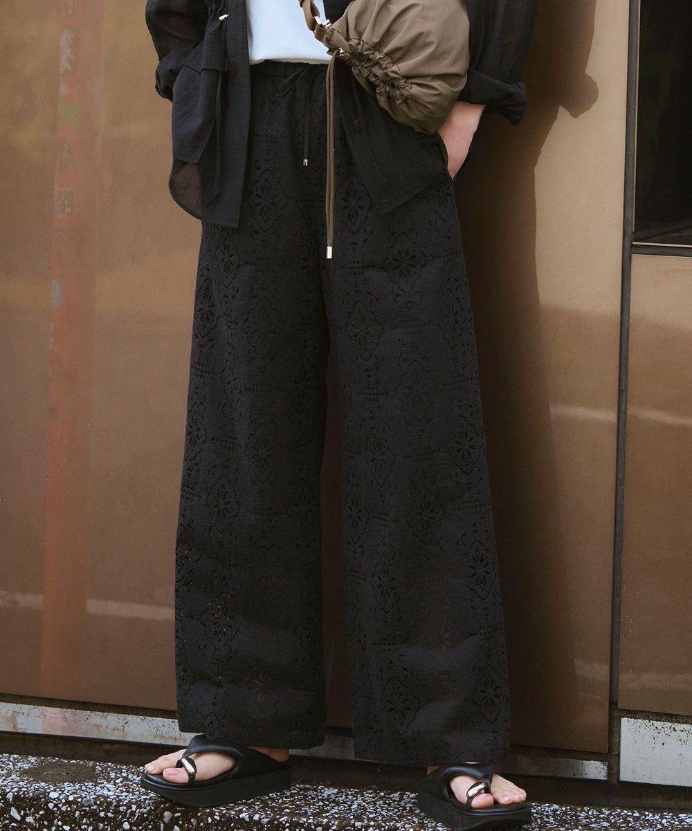 【23区/NIJYUSANKU】の【見上愛さん着用】ラッセルオーナメントレース ワイド パンツ インテリア・キッズ・メンズ・レディースファッション・服の通販 founy(ファニー) 　ファッション　Fashion　レディースファッション　Fashion for Women　パンツ　Pants & Trousers　春　Spring　カットソー　Cut and Sewn Top　キャミソール　Camisole, Spaghetti Strap Top　シンプル　Simple, Minimal　ドローストリング　Drawstring, Pull Cord　プリント　Print, Printed Pattern　モチーフ　Motif, Design Theme　リゾート　Resort, Vacation Style　リラックス　Relax, Relaxed Fit　レース　Lace, Lace Fabric　ワイド　Wide, Wide Fit　S/S・春夏　SS, Spring/Summer, Warm Season　夏　Summer　エレガント 上品　Elegant　2026年　2026　ブラック系|ID: prp329100004902899 ipo3291000000036694024