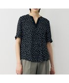【アイシービー/iCB】のBackSatinAmunzen 5分袖Vネック配色ブラウス 人気、トレンドファッション・服の通販 founy(ファニー) ファッション Fashion レディースファッション Fashion for Women トップス・カットソー Cut & Sew Tops シャツ・ブラウス・オフィスカジュアル Elegant Blouses & Button-Ups Vネックトップス V-Neck Tops / V-Cut Neckline Shirts 春 Spring クール Cool, Chic サテン Satin, Glossy Fabric ドット Polka Dot, Dot Pattern 定番 Standard, Basic Item 人気 Popular, Best Seller プリント Print, Printed Pattern モチーフ Motif, Design Theme S/S・春夏 SS, Spring/Summer, Warm Season 夏 Summer セレモニー Ceremony 2026年 2026 thumbnail ブラック×ミックスモチーフドット|ID: prp329100004902946 ipo3291000000036694412