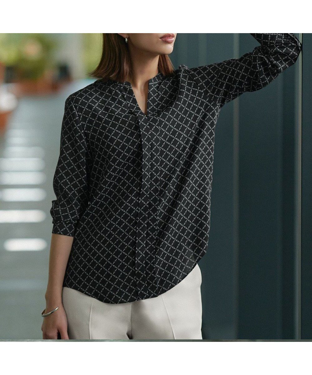 【アイシービー/iCB】の【新色追加・WEB限定】BackSatinAmunzen キーネックブラウス インテリア・キッズ・メンズ・レディースファッション・服の通販 founy(ファニー) ファッション Fashion レディースファッション Fashion for Women トップス・カットソー Cut & Sew Tops シャツ・ブラウス・オフィスカジュアル Elegant Blouses & Button-Ups インナー Innerwear サテン Satin, Glossy Fabric ジャケット Jacket, Outerwear ストライプ Stripe, Striped Pattern チェーン Chain, Chain Strap 人気 Popular, Best Seller ハイネック High Neck, Mock Neck プリント Print, Printed Pattern ボトム Bottoms, Lower Wear A/W・秋冬 Autumn/Winter おすすめ Recommended / Our Picks セレモニー Ceremony ビジネス 仕事 通勤 Business / Work / Commuting 2025年 2025 2025-2026秋冬・A/W Autumn/Winter 2025–26 AW25–26 ブラックベース×スクエアビット柄|ID: prp329100004910771 ipo3291000000036795382