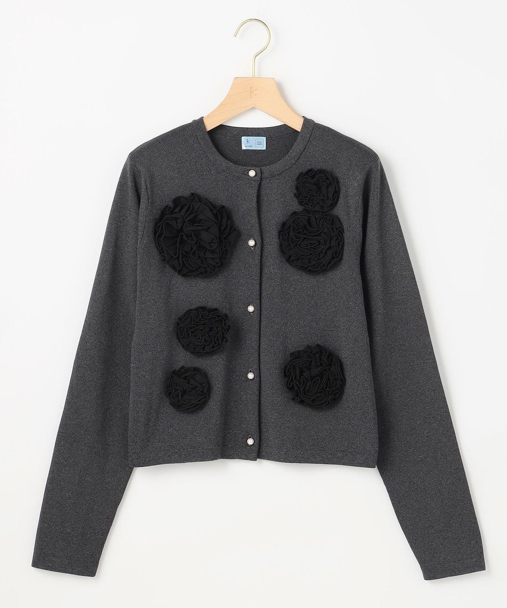 【組曲/KUMIKYOKU】の【組曲×setsuko sagittaire】ボンボンフラワーニット カーディガン インテリア・キッズ・メンズ・レディースファッション・服の通販 founy(ファニー) 　ファッション　Fashion　レディースファッション　Fashion for Women　トップス・カットソー　Cut & Sew Tops　ニット　Knit Tops & Sweaters　カーディガン・羽織り　Layered Style Cardigans　春　Spring　秋　Autumn　カーディガン　Cardigan, Knitwear　クロップド　Cropped, Short Length　コンパクト　Compact, Small Size　ジャケット　Jacket, Outerwear　デニム　Denim, Jeans Material　人気　Popular, Best Seller　バランス　Balance, Style Balance　パール　Pearl, Pearl Accent　フォルム　Silhouette, Form　フラワー　Flower, Floral　フリル　Frill, Ruffle　ボトム　Bottoms, Lower Wear　モダン　Modern, Contemporary　モチーフ　Motif, Design Theme　S/S・春夏　SS, Spring/Summer, Warm Season　夏　Summer　エレガント 上品　Elegant　2026年　2026　グレー系|ID: prp329100004914339 ipo3291000000036829361