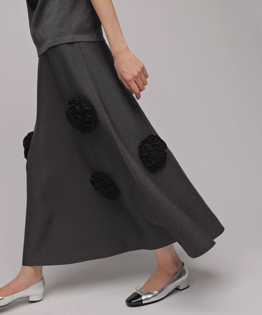 【組曲/KUMIKYOKU】の【組曲×setsuko sagittaire】ボンボンフラワーニット スカート インテリア・キッズ・メンズ・レディースファッション・服の通販 founy(ファニー) ファッション Fashion レディースファッション Fashion for Women スカート Skirts 春 Spring 秋 Autumn カーディガン Cardigan, Knitwear シンプル Simple, Minimal 人気 Popular, Best Seller バランス Balance, Style Balance フォルム Silhouette, Form フラワー Flower, Floral フレアースカート Flared Skirt, A-Line Skirt S/S・春夏 SS, Spring/Summer, Warm Season 夏 Summer エレガント 上品 Elegant 2026年 2026 グレー系|ID: prp329100004914352 ipo3291000000036829476