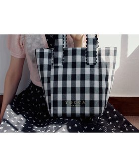 【トッカ/TOCCA】のWAVES HANDLE TOTE トートバッグ【星風まどかさん着用・WEB&一部店舗限定】 人気、トレンドファッション・服の通販 founy(ファニー) ファッション Fashion レディースファッション Fashion for Women バッグ Bags アウトドア Outdoor Clothing ウェーブ Wavy Pattern ギンガム Gingham, Gingham Fabric シンプル Simple, Minimal 財布 Wallet, Purse チェック Check, Plaid, Tartan トリミング Trimming, Decorative Edge フォルム Silhouette, Form フリル Frill, Ruffle ブレード Braid, Decorative Trim ポケット Pocket, Pocket Detail ポーチ Pouch, Small Case モダン Modern, Contemporary 旅行 Travel ビジネス 仕事 通勤 Business / Work / Commuting |ID:prp329100004918963