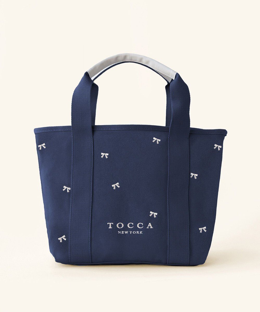【トッカ/TOCCA】の【大人百花コラボカラー有・WEB&一部店舗限定】LUCKY SHOWER CANVASTOTE キャンバス トートバッグ インテリア・キッズ・メンズ・レディースファッション・服の通販 founy(ファニー) 　ファッション　Fashion　レディースファッション　Fashion for Women　バッグ　Bags　アウトドア　Outdoor Clothing　キャンバス　Canvas, Canvas Fabric　財布　Wallet, Purse　テクスチャー　Texture, Textured Fabric　フェミニン　Feminine, Girly　フロント　Front, Front Design　ポケット　Pocket, Pocket Detail　モチーフ　Motif, Design Theme　リボン　Ribbon, Bow　リュクス　Luxury, Elegant, High-End, Chic　ワンポイント　One Point, Statement Accent　旅行　Travel　ビジネス 仕事 通勤　Business / Work / Commuting　[新色]ネイビー×リボン柄|ID: prp329100004921782 ipo3291000000036928433